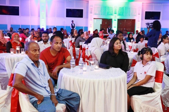 ނުވެމްބަރ 21، ދަނޑުވެރިކަމާއި މަސްވެރިކަމުގެ ދުވަހުގެ މުނާސަބަތާ ގުޅުވައިގެން "މަސްވެރިންނާއި ދަނޑުވެރިންގެ ހަވީރު" ނަމުގައި ދަރުބާރުގޭގައި ބޭއްވި ޖަލްސާ ތެރެއިން -- ސަން ފޮޓޯ/ފަޔާޒު މޫސާ
