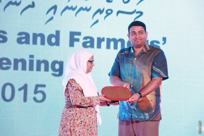ނުވެމްބަރ 21، ދަނޑުވެރިކަމާއި މަސްވެރިކަމުގެ ދުވަހުގެ މުނާސަބަތާ ގުޅުވައިގެން "މަސްވެރިންނާއި ދަނޑުވެރިންގެ ހަވީރު" ނަމުގައި ދަރުބާރުގޭގައި ބޭއްވި ޖަލްސާ ތެރެއިން -- ސަން ފޮޓޯ/ފަޔާޒު މޫސާ