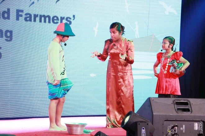 ނުވެމްބަރ 21، ދަނޑުވެރިކަމާއި މަސްވެރިކަމުގެ ދުވަހުގެ މުނާސަބަތާ ގުޅުވައިގެން "މަސްވެރިންނާއި ދަނޑުވެރިންގެ ހަވީރު" ނަމުގައި ދަރުބާރުގޭގައި ބޭއްވި ޖަލްސާ ތެރެއިން -- ސަން ފޮޓޯ/ފަޔާޒު މޫސާ