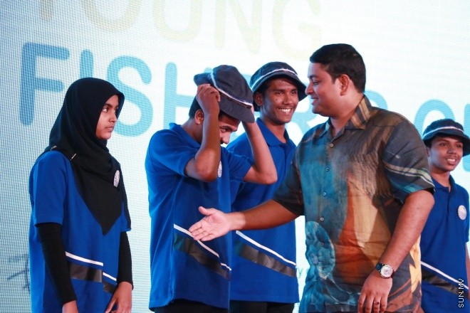 ނުވެމްބަރ 21، ދަނޑުވެރިކަމާއި މަސްވެރިކަމުގެ ދުވަހުގެ މުނާސަބަތާ ގުޅުވައިގެން "މަސްވެރިންނާއި ދަނޑުވެރިންގެ ހަވީރު" ނަމުގައި ދަރުބާރުގޭގައި ބޭއްވި ޖަލްސާ ތެރެއިން -- ސަން ފޮޓޯ/ފަޔާޒު މޫސާ