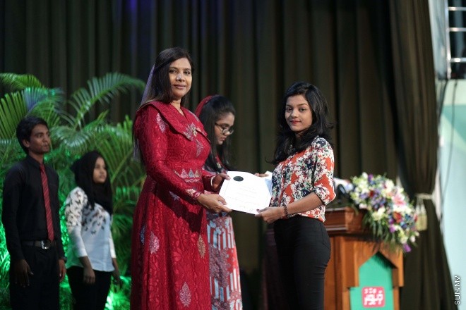 ނޮވެމްބަރ 22، 2015: ދަސްވާރު ޕްރޮގްރާމްގެ ދަސްވެނިވުން ފާހަގަ ކުރުމުގެ ގޮތުން ކުއްލިއްޔާގައި ބޭއްވި ހަފްލާގެ ތެރެއިން -- ސަން ފޮޓޯ/ ފަޔާޒު މޫސާ
