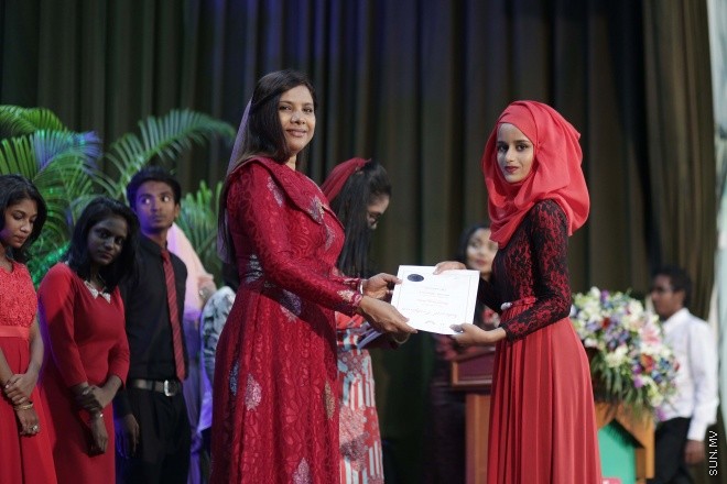 ނޮވެމްބަރ 22، 2015: ދަސްވާރު ޕްރޮގްރާމްގެ ދަސްވެނިވުން ފާހަގަ ކުރުމުގެ ގޮތުން ކުއްލިއްޔާގައި ބޭއްވި ހަފްލާގެ ތެރެއިން -- ސަން ފޮޓޯ/ ފަޔާޒު މޫސާ