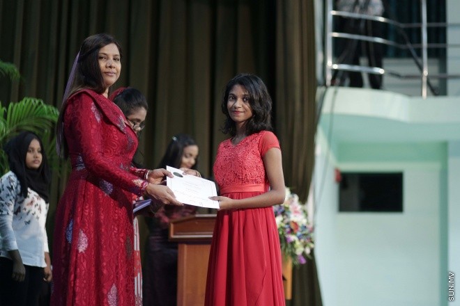 ނޮވެމްބަރ 22، 2015: ދަސްވާރު ޕްރޮގްރާމްގެ ދަސްވެނިވުން ފާހަގަ ކުރުމުގެ ގޮތުން ކުއްލިއްޔާގައި ބޭއްވި ހަފްލާގެ ތެރެއިން -- ސަން ފޮޓޯ/ ފަޔާޒު މޫސާ