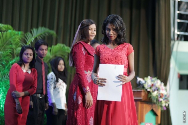 ނޮވެމްބަރ 22، 2015: ދަސްވާރު ޕްރޮގްރާމްގެ ދަސްވެނިވުން ފާހަގަ ކުރުމުގެ ގޮތުން ކުއްލިއްޔާގައި ބޭއްވި ހަފްލާގެ ތެރެއިން -- ސަން ފޮޓޯ/ ފަޔާޒު މޫސާ