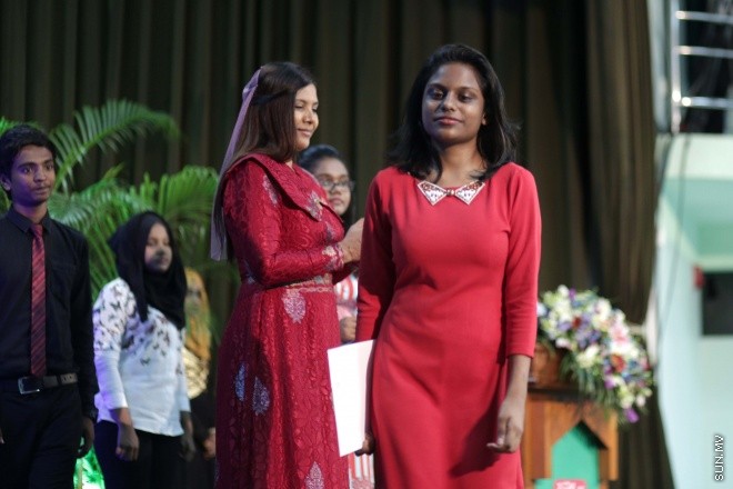 ނޮވެމްބަރ 22، 2015: ދަސްވާރު ޕްރޮގްރާމްގެ ދަސްވެނިވުން ފާހަގަ ކުރުމުގެ ގޮތުން ކުއްލިއްޔާގައި ބޭއްވި ހަފްލާގެ ތެރެއިން -- ސަން ފޮޓޯ/ ފަޔާޒު މޫސާ