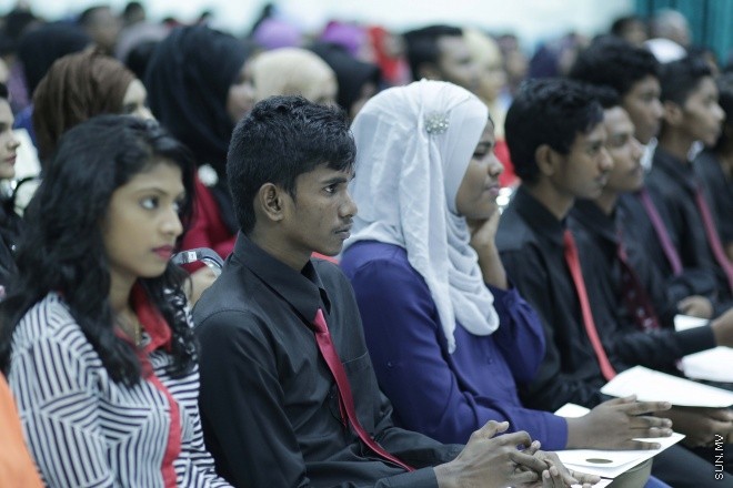 ނޮވެމްބަރ 22، 2015: ދަސްވާރު ޕްރޮގްރާމްގެ ދަސްވެނިވުން ފާހަގަ ކުރުމުގެ ގޮތުން ކުއްލިއްޔާގައި ބޭއްވި ހަފްލާގެ ތެރެއިން -- ސަން ފޮޓޯ/ ފަޔާޒު މޫސާ
