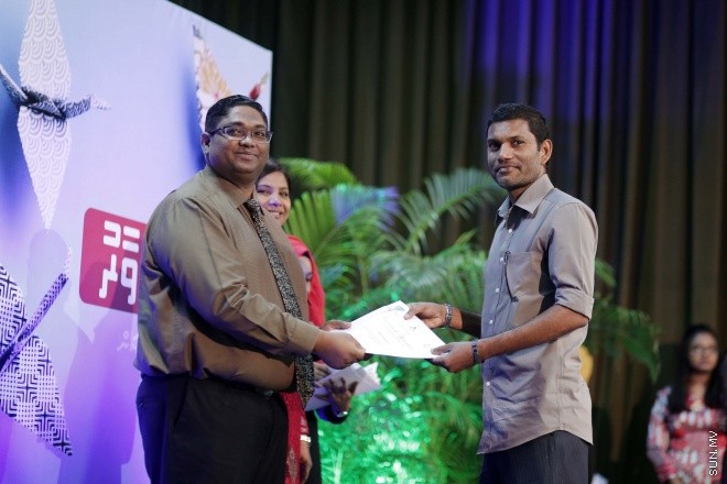 ނޮވެމްބަރ 22، 2015: ދަސްވާރު ޕްރޮގްރާމްގެ ދަސްވެނިވުން ފާހަގަ ކުރުމުގެ ގޮތުން ކުއްލިއްޔާގައި ބޭއްވި ހަފްލާގެ ތެރެއިން -- ސަން ފޮޓޯ/ ފަޔާޒު މޫސާ
