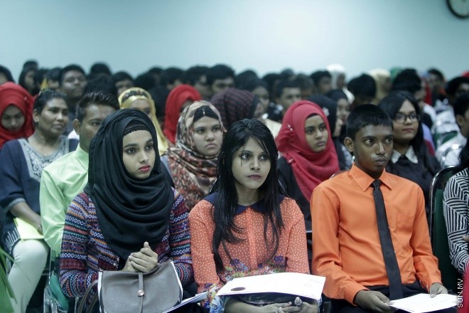 ނޮވެމްބަރ 22، 2015: ދަސްވާރު ޕްރޮގްރާމްގެ ދަސްވެނިވުން ފާހަގަ ކުރުމުގެ ގޮތުން ކުއްލިއްޔާގައި ބޭއްވި ހަފްލާގެ ތެރެއިން -- ސަން ފޮޓޯ/ ފަޔާޒު މޫސާ