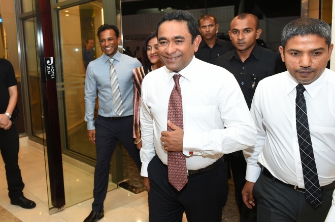 ޑިސެމްބަރ 3، 2015: މި ސަރުކާރުގެ ހާރިޖީ ސިޔާސަތުގެ ފާއިތުވީ ދެއަހަރުގެ ކާމިޔާބީތަކާއި، އ.ދ.ގެ މެންބަރު ގައުމަކަށް ގައުމެއްގެ ގޮތުގައި 50 އަހަރު ފުރުން ފާހަގަ ކުރުމަށް ހޮޓެލް ޖެންގައި ބޭއްވި ރަސްމިއްޔާތުގެ ތެރެއިން -- ފޮޓޯ/ ރައީސް އޮފީސް