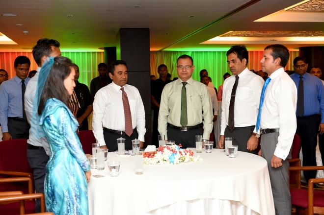 ޑިސެމްބަރ 3، 2015: މި ސަރުކާރުގެ ހާރިޖީ ސިޔާސަތުގެ ފާއިތުވީ ދެއަހަރުގެ ކާމިޔާބީތަކާއި، އ.ދ.ގެ މެންބަރު ގައުމަކަށް ގައުމެއްގެ ގޮތުގައި 50 އަހަރު ފުރުން ފާހަގަ ކުރުމަށް ހޮޓެލް ޖެންގައި ބޭއްވި ރަސްމިއްޔާތުގެ ތެރެއިން -- ފޮޓޯ/ ރައީސް އޮފީސް