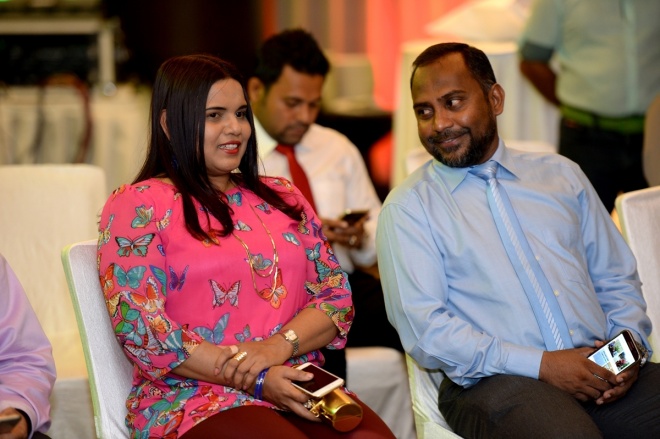 ޑިސެމްބަރ 3، 2015: މި ސަރުކާރުގެ ހާރިޖީ ސިޔާސަތުގެ ފާއިތުވީ ދެއަހަރުގެ ކާމިޔާބީތަކާއި، އ.ދ.ގެ މެންބަރު ގައުމަކަށް ގައުމެއްގެ ގޮތުގައި 50 އަހަރު ފުރުން ފާހަގަ ކުރުމަށް ހޮޓެލް ޖެންގައި ބޭއްވި ރަސްމިއްޔާތުގެ ތެރެއިން -- ފޮޓޯ/ ރައީސް އޮފީސް