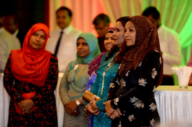 ޑިސެމްބަރ 3، 2015: މި ސަރުކާރުގެ ހާރިޖީ ސިޔާސަތުގެ ފާއިތުވީ ދެއަހަރުގެ ކާމިޔާބީތަކާއި، އ.ދ.ގެ މެންބަރު ގައުމަކަށް ގައުމެއްގެ ގޮތުގައި 50 އަހަރު ފުރުން ފާހަގަ ކުރުމަށް ހޮޓެލް ޖެންގައި ބޭއްވި ރަސްމިއްޔާތުގެ ތެރެއިން -- ފޮޓޯ/ ރައީސް އޮފީސް
