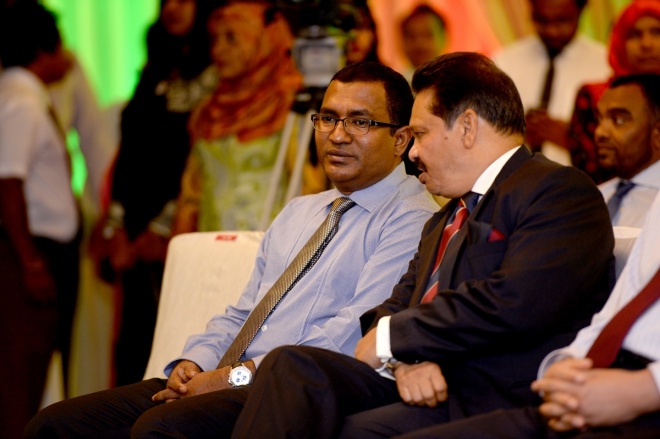 ޑިސެމްބަރ 3، 2015: މި ސަރުކާރުގެ ހާރިޖީ ސިޔާސަތުގެ ފާއިތުވީ ދެއަހަރުގެ ކާމިޔާބީތަކާއި، އ.ދ.ގެ މެންބަރު ގައުމަކަށް ގައުމެއްގެ ގޮތުގައި 50 އަހަރު ފުރުން ފާހަގަ ކުރުމަށް ހޮޓެލް ޖެންގައި ބޭއްވި ރަސްމިއްޔާތުގެ ތެރެއިން -- ފޮޓޯ/ ރައީސް އޮފީސް