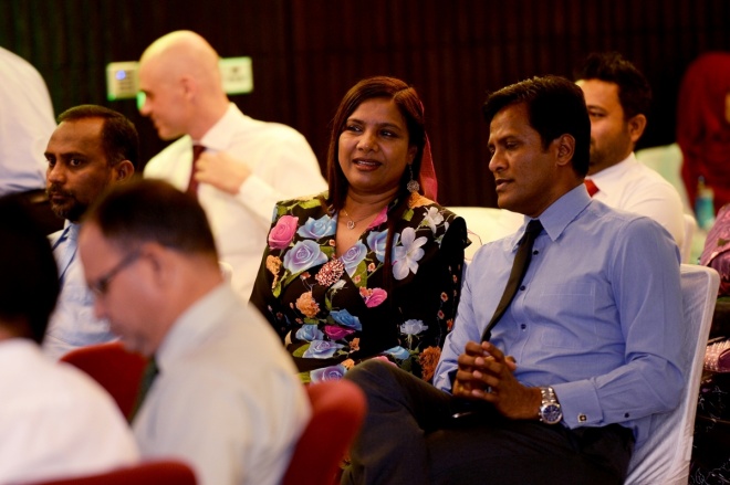 ޑިސެމްބަރ 3، 2015: މި ސަރުކާރުގެ ހާރިޖީ ސިޔާސަތުގެ ފާއިތުވީ ދެއަހަރުގެ ކާމިޔާބީތަކާއި، އ.ދ.ގެ މެންބަރު ގައުމަކަށް ގައުމެއްގެ ގޮތުގައި 50 އަހަރު ފުރުން ފާހަގަ ކުރުމަށް ހޮޓެލް ޖެންގައި ބޭއްވި ރަސްމިއްޔާތުގެ ތެރެއިން -- ފޮޓޯ/ ރައީސް އޮފީސް