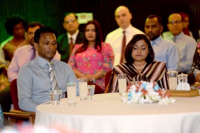 ޑިސެމްބަރ 3، 2015: މި ސަރުކާރުގެ ހާރިޖީ ސިޔާސަތުގެ ފާއިތުވީ ދެއަހަރުގެ ކާމިޔާބީތަކާއި، އ.ދ.ގެ މެންބަރު ގައުމަކަށް ގައުމެއްގެ ގޮތުގައި 50 އަހަރު ފުރުން ފާހަގަ ކުރުމަށް ހޮޓެލް ޖެންގައި ބޭއްވި ރަސްމިއްޔާތުގެ ތެރެއިން -- ފޮޓޯ/ ރައީސް އޮފީސް