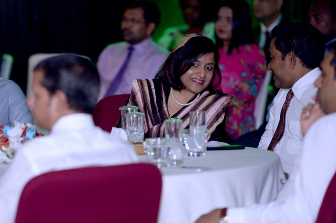 ޑިސެމްބަރ 3، 2015: މި ސަރުކާރުގެ ހާރިޖީ ސިޔާސަތުގެ ފާއިތުވީ ދެއަހަރުގެ ކާމިޔާބީތަކާއި، އ.ދ.ގެ މެންބަރު ގައުމަކަށް ގައުމެއްގެ ގޮތުގައި 50 އަހަރު ފުރުން ފާހަގަ ކުރުމަށް ހޮޓެލް ޖެންގައި ބޭއްވި ރަސްމިއްޔާތުގެ ތެރެއިން -- ފޮޓޯ/ ރައީސް އޮފީސް