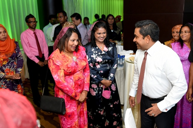 ޑިސެމްބަރ 3، 2015: މި ސަރުކާރުގެ ހާރިޖީ ސިޔާސަތުގެ ފާއިތުވީ ދެއަހަރުގެ ކާމިޔާބީތަކާއި، އ.ދ.ގެ މެންބަރު ގައުމަކަށް ގައުމެއްގެ ގޮތުގައި 50 އަހަރު ފުރުން ފާހަގަ ކުރުމަށް ހޮޓެލް ޖެންގައި ބޭއްވި ރަސްމިއްޔާތުގެ ތެރެއިން -- ފޮޓޯ/ ރައީސް އޮފީސް