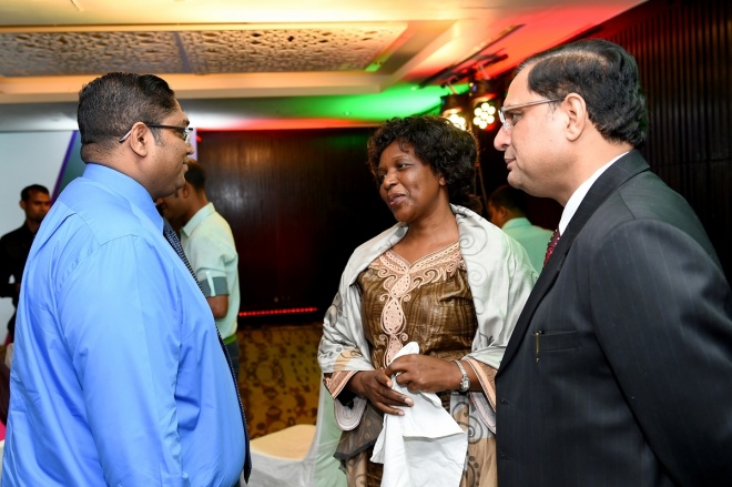ޑިސެމްބަރ 3، 2015: މި ސަރުކާރުގެ ހާރިޖީ ސިޔާސަތުގެ ފާއިތުވީ ދެއަހަރުގެ ކާމިޔާބީތަކާއި، އ.ދ.ގެ މެންބަރު ގައުމަކަށް ގައުމެއްގެ ގޮތުގައި 50 އަހަރު ފުރުން ފާހަގަ ކުރުމަށް ހޮޓެލް ޖެންގައި ބޭއްވި ރަސްމިއްޔާތުގެ ތެރެއިން -- ފޮޓޯ/ ރައީސް އޮފީސް