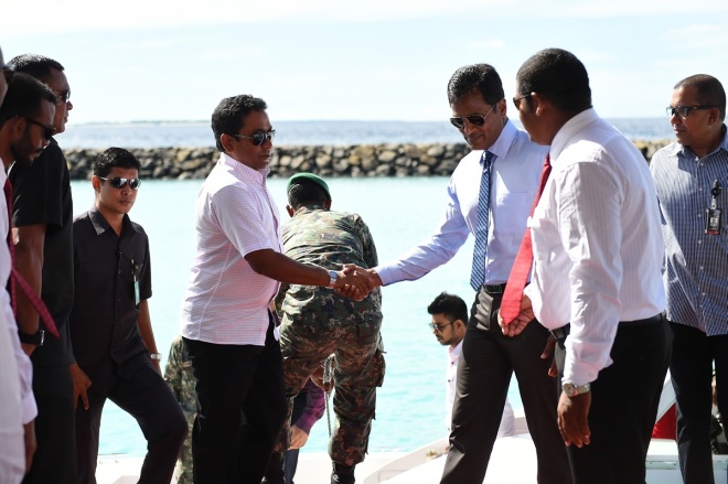 ޑިސެމްބަރު 13، 2015- ރާއްޖޭގެ ގައުމީ ދުވަހާ ގުޅުވައިގެން އުތީމުގައި އެމްއެންޑީއެފުން ތައްޔާރުކުރި ކަޅުއޮށްފުންމީގެ ހަނދާނީ ބިނާ، ރައީސް އަބްދުﷲ ޔާމީން އިފުތިތާހުކޮށްދެއްވުމަށް ބޭއްވި ރަސްމިއްޔާތުގެ ތެރެއިން.---ފޮޓޯ: ރައީސް އޮފީސް