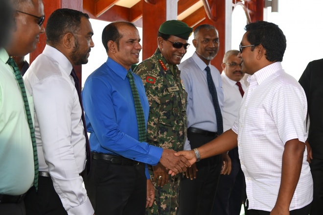 ޑިސެމްބަރު 13، 2015- ރާއްޖޭގެ ގައުމީ ދުވަހާ ގުޅުވައިގެން އުތީމުގައި އެމްއެންޑީއެފުން ތައްޔާރުކުރި ކަޅުއޮށްފުންމީގެ ހަނދާނީ ބިނާ، ރައީސް އަބްދުﷲ ޔާމީން އިފުތިތާހުކޮށްދެއްވުމަށް ބޭއްވި ރަސްމިއްޔާތުގެ ތެރެއިން.---ފޮޓޯ: ރައީސް އޮފީސް