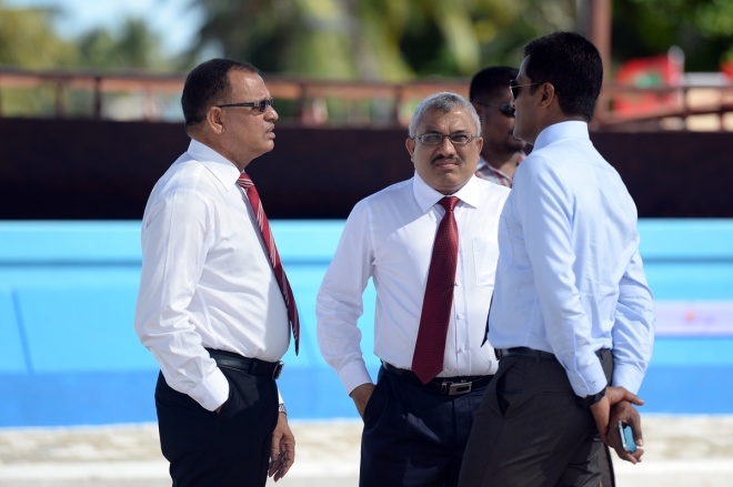 ޑިސެމްބަރު 13، 2015- ރާއްޖޭގެ ގައުމީ ދުވަހާ ގުޅުވައިގެން އުތީމުގައި އެމްއެންޑީއެފުން ތައްޔާރުކުރި ކަޅުއޮށްފުންމީގެ ހަނދާނީ ބިނާ، ރައީސް އަބްދުﷲ ޔާމީން އިފުތިތާހުކޮށްދެއްވުމަށް ބޭއްވި ރަސްމިއްޔާތުގެ ތެރެއިން.---ފޮޓޯ: ރައީސް އޮފީސް