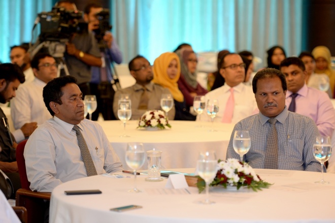 ޑިސެމްބަރު 21، 2015- ސިވިލް ސާވިސްގެ ކުރިއަށް އޮތް ފަސް އަހަރުގެ ޕްލޭން އިފުތިތާހު ކުރުމަށް ޖެން ހޮޓަލުގައި ބޭއްވި ރަސްމިއްޔާތުގައި ރައީސް އަބްދުﷲ ޔާމީން ވާހަކަފުޅު ދައްކަވަނީ -- ފޮޓޯ: ރައީސް އޮފީސް