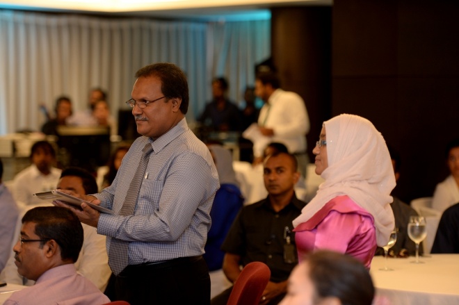 ޑިސެމްބަރު 21، 2015- ސިވިލް ސާވިސްގެ ކުރިއަށް އޮތް ފަސް އަހަރުގެ ޕްލޭން އިފުތިތާހު ކުރުމަށް ޖެން ހޮޓަލުގައި ބޭއްވި ރަސްމިއްޔާތުގައި ރައީސް އަބްދުﷲ ޔާމީން ވާހަކަފުޅު ދައްކަވަނީ -- ފޮޓޯ: ރައީސް އޮފީސް