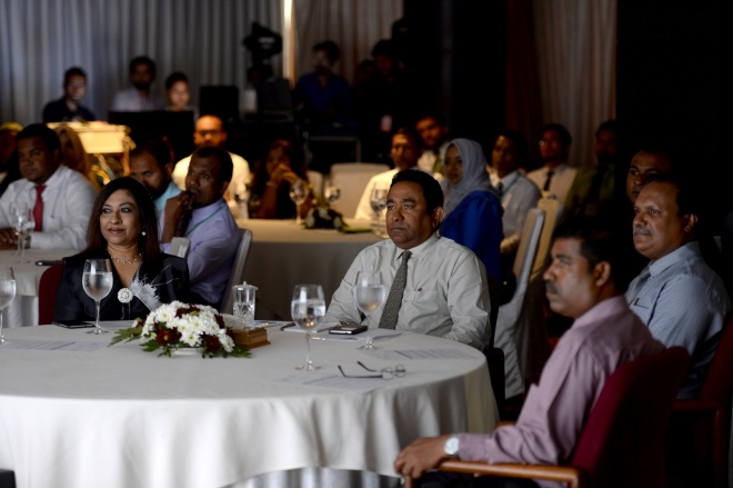 ޑިސެމްބަރު 21، 2015- ސިވިލް ސާވިސްގެ ކުރިއަށް އޮތް ފަސް އަހަރުގެ ޕްލޭން އިފުތިތާހު ކުރުމަށް ޖެން ހޮޓަލުގައި ބޭއްވި ރަސްމިއްޔާތުގައި ރައީސް އަބްދުﷲ ޔާމީން ވާހަކަފުޅު ދައްކަވަނީ -- ފޮޓޯ: ރައީސް އޮފީސް
