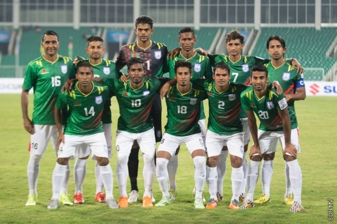 ޑިސެމްބަރު 24، 2015؛ އިންޑިއާގެ ޓްރިވެންޑްރަމްގައި ކުރިއަށްދާ ސާފު ސުޒުކީ ކަޕްގައި އަފްޣާންނާ ދެކޮޅަށް އަ ނުކުތް ބަންގްލަދޭޝްގެ ފުރަތަމަ 11-- ސަން ފޮޓޯ/ އިމޭޖަސް އެމްވީ
