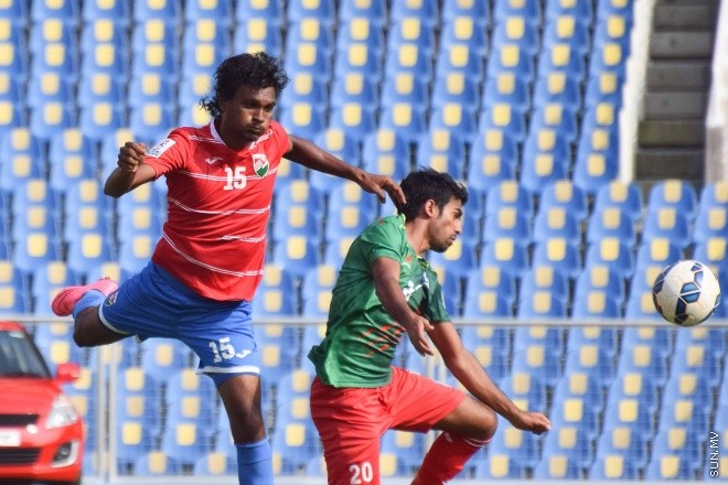 ޑިސެމްބަރު 26، 2015؛ އިންޑިއާގެ ޓްރިވެންޑްރަމްގައި ކުރިއަށްދާ ސާފް ސުޒުކީ ކަޕްގައި ރާއްޖެ އާއި ބަނގުލަދޭޝް ބައްދަލު ކުރި މެޗުގެ ތެރެއިން-- ސަން ފޮޓޯ/ ފަޔާޒު މޫސާ
