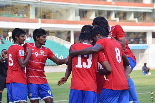 ޑިސެމްބަރު 26، 2015؛ އިންޑިއާގެ ޓްރިވެންޑްރަމްގައި ކުރިއަށްދާ ސާފް ސުޒުކީ ކަޕްގައި ރާއްޖެ އާއި ބަނގުލަދޭޝް ބައްދަލު ކުރި މެޗުގެ ތެރެއިން-- ސަން ފޮޓޯ/ ފަޔާޒު މޫސާ