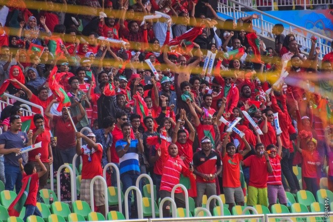ޑިސެމްބަރު 26، 2015؛ އިންޑިއާގެ ޓްރިވެންޑްރަމްގައި ކުރިއަށްދާ ސާފް ސުޒުކީ ކަޕްގައި ރާއްޖެ އާއި ބަނގުލަދޭޝް ބައްދަލު ކުރި މެޗުގެ ތެރެއިން-- ސަން ފޮޓޯ/ ފަޔާޒު މޫސާ