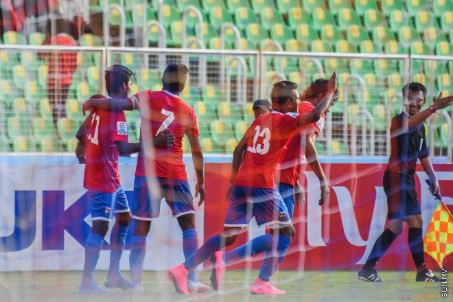 ޑިސެމްބަރު 26، 2015؛ އިންޑިއާގެ ޓްރިވެންޑްރަމްގައި ކުރިއަށްދާ ސާފް ސުޒުކީ ކަޕްގައި ރާއްޖެ އާއި ބަނގުލަދޭޝް ބައްދަލު ކުރި މެޗުގެ ތެރެއިން-- ސަން ފޮޓޯ/ ފަޔާޒު މޫސާ