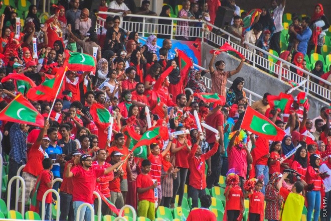 ޑިސެމްބަރު 26، 2015؛ އިންޑިއާގެ ޓްރިވެންޑްރަމްގައި ކުރިއަށްދާ ސާފް ސުޒުކީ ކަޕްގައި ރާއްޖެ އާއި ބަނގުލަދޭޝް ބައްދަލު ކުރި މެޗުގެ ތެރެއިން-- ސަން ފޮޓޯ/ ފަޔާޒު މޫސާ
