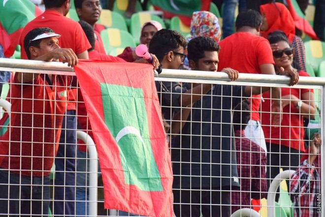 ޑިސެމްބަރު 26، 2015؛ އިންޑިއާގެ ޓްރިވެންޑްރަމްގައި ކުރިއަށްދާ ސާފް ސުޒުކީ ކަޕްގައި ރާއްޖެ އާއި ބަނގުލަދޭޝް ބައްދަލު ކުރި މެޗުގެ ތެރެއިން-- ސަން ފޮޓޯ/ ފަޔާޒު މޫސާ