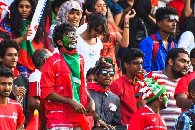 ޑިސެމްބަރު 26، 2015؛ އިންޑިއާގެ ޓްރިވެންޑްރަމްގައި ކުރިއަށްދާ ސާފް ސުޒުކީ ކަޕްގައި ރާއްޖެ އާއި ބަނގުލަދޭޝް ބައްދަލު ކުރި މެޗުގެ ތެރެއިން-- ސަން ފޮޓޯ/ ފަޔާޒު މޫސާ