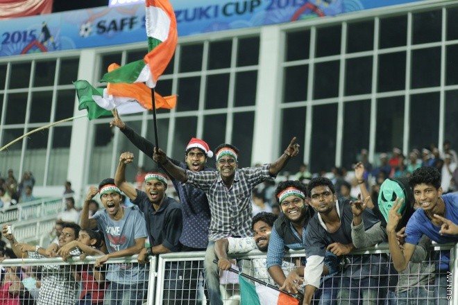 ޑިސެމްބަރު 27، 2015؛ އިންޑިއާގެ ޓްރިވެންޑްރަމްގައި ކުރިއަށްދާ ސާފް ސުޒުކީ ކަޕްގައި އިންޑިއާ އާއި ނޭޕާލް ބައްދަލު ކުރި މެޗުގެ ތެރެއިން-- ސަން ފޮޓޯ/ ފަޔާޒު މޫސާ