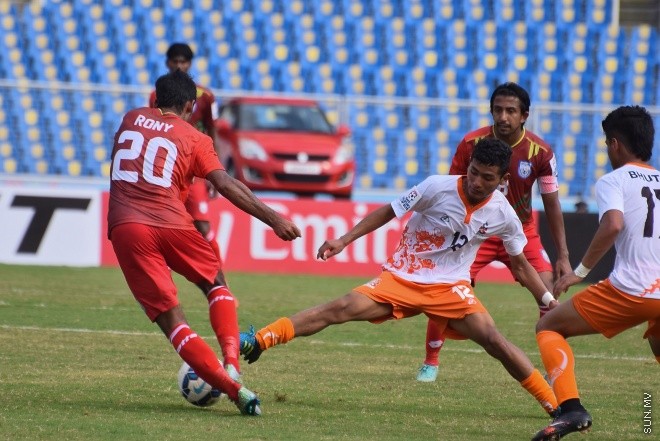 ޑިސެމްބަރ 28، 2015: އިންޑިއާގެ ޓްރިވެންޑްރަމްގައި ކުރިއަށްދާ ސާފް ސުޒުކީ ކަޕްގައި ބޫޓާން އާއި ބަންގްލަދޭޝް ބައްދަލު ކުރި މެޗުގެ ތެރެއިން-- ސަން ފޮޓޯ/ ފަޔާޒު މޫސާ