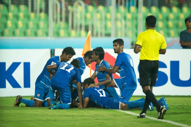 ޑިސެމްބަރު 28، 2015؛ އިންޑިއާގެ ޓްރިވެންޑްރަމްގައި ކުރިއަށްދާ ސާފް ސުޒުކީ ކަޕްގައި ރާއްޖެ އާއި އަފްގާނިސްތާން ބައްދަލު ކުރި މެޗުގެ ތެރެއިން-- ފޮޓޮ/ އިމޭޖަސް އެމްވީ