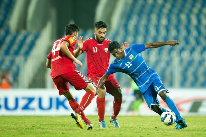 ޑިސެމްބަރު 28، 2015؛ އިންޑިއާގެ ޓްރިވެންޑްރަމްގައި ކުރިއަށްދާ ސާފް ސުޒުކީ ކަޕްގައި ރާއްޖެ އާއި އަފްގާނިސްތާން ބައްދަލު ކުރި މެޗުގެ ތެރެއިން-- ފޮޓޮ/ އިމޭޖަސް އެމްވީ