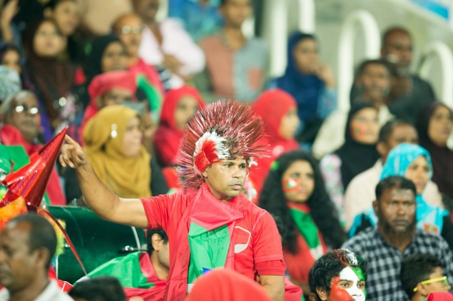 ޑިސެމްބަރު 28، 2015؛ އިންޑިއާގެ ޓްރިވެންޑްރަމްގައި ކުރިއަށްދާ ސާފް ސުޒުކީ ކަޕްގައި ރާއްޖެ އާއި އަފްގާނިސްތާން ބައްދަލު ކުރި މެޗުގެ ތެރެއިން-- ފޮޓޮ/ އިމޭޖަސް އެމްވީ