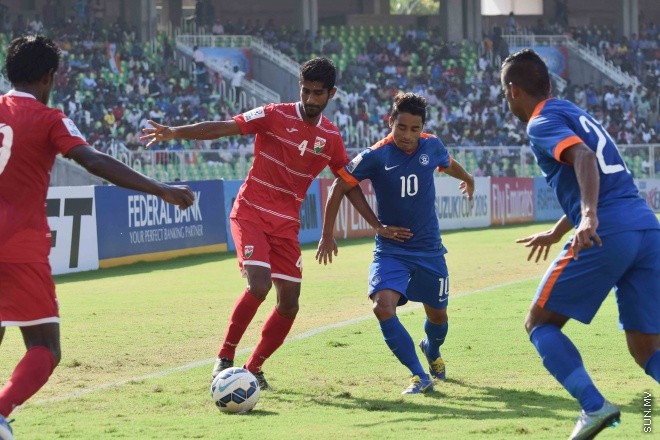 ޑިސެމްބަރ 31، 2015: ސާފް ސުޒުކީ ކަޕް ސެމީ ފައިނަލް ފުރަތަމަ މެޗުގައި ދިވެހި ރާއްޖެ އާއި އިންޑިއާ ބައްދަލުކުރި މެޗުގެ ތެރެއިން -- ސަން ފޮޓޯ/ ފަޔާޒު މޫސާ