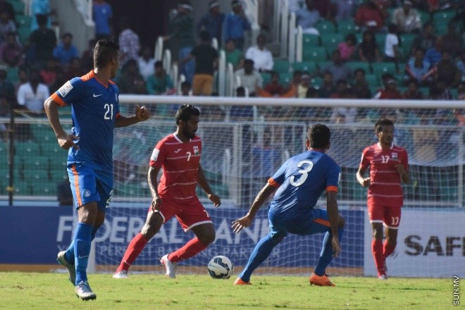 ޑިސެމްބަރ 31، 2015: ސާފް ސުޒުކީ ކަޕް ސެމީ ފައިނަލް ފުރަތަމަ މެޗުގައި ދިވެހި ރާއްޖެ އާއި އިންޑިއާ ބައްދަލުކުރި މެޗުގެ ތެރެއިން -- ސަން ފޮޓޯ/ ފަޔާޒު މޫސާ