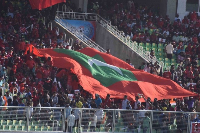 ޑިސެމްބަރ 31، 2015: ސާފް ސުޒުކީ ކަޕް ސެމީ ފައިނަލް ފުރަތަމަ މެޗުގައި ދިވެހި ރާއްޖެ އާއި އިންޑިއާ ބައްދަލުކުރި މެޗުގެ ތެރެއިން -- ސަން ފޮޓޯ/ ފަޔާޒު މޫސާ