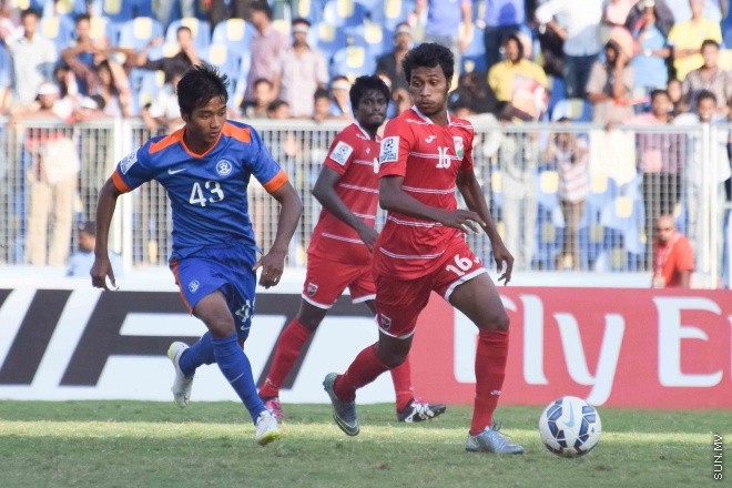 ޑިސެމްބަރ 31، 2015: ސާފް ސުޒުކީ ކަޕް ސެމީ ފައިނަލް ފުރަތަމަ މެޗުގައި ދިވެހި ރާއްޖެ އާއި އިންޑިއާ ބައްދަލުކުރި މެޗުގެ ތެރެއިން -- ސަން ފޮޓޯ/ ފަޔާޒު މޫސާ