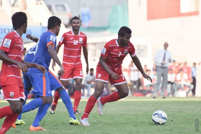ޑިސެމްބަރ 31، 2015: ސާފް ސުޒުކީ ކަޕް ސެމީ ފައިނަލް ފުރަތަމަ މެޗުގައި ދިވެހި ރާއްޖެ އާއި އިންޑިއާ ބައްދަލުކުރި މެޗުގެ ތެރެއިން -- ސަން ފޮޓޯ/ ފަޔާޒު މޫސާޑިސެމްބަރ 31، 2015: ސާފް ސުޒުކީ ކަޕް ސެމީ ފައިނަލް ފުރަތަމަ މެޗުގައި ދިވެހި ރާއްޖެ އާއި އިންޑިއާ ބައްދަލުކުރި މެޗުގެ ތެރެއިން -- ސަން ފޮޓޯ/ ފަޔާޒު މޫސާ