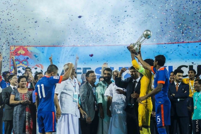 ޖެނުއަރީ 3، 2016: އިންޑިއާގެ ޓްރިވެންޑްރަމްގައި ކުރިއަށްދާ ސާފް ސުޒުކީ ކަޕްގެ ފައިނަލް މެޗުގެ ތެރެއިން: ފަހަތުން އަރާ 1-2 ލަނޑުން މެޗުން މޮޅުވެ މުބާރާތް ކާމިޔާބު ކުރީ އިންޑިއާ -- ސަން ފޮޓޯ/ ފަޔާޒު މޫސާ