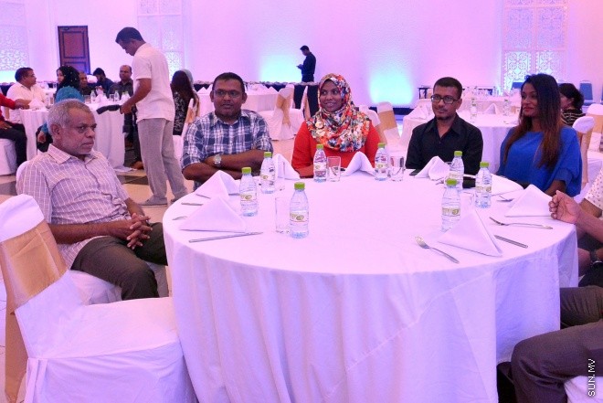 ޖެނުވަރީ 9، 2016: ޕްރޮފެސަރު އުގޭލް ގެ "ސިއްހީ ހަދިޔާ" އިފްތިތާހު ކުރުމައް ބޭއްވި ހަފްލާގެ ތެރެއިން --- ސަން ފޮޓޯ/ ޔޫސުފް ސފްވާން