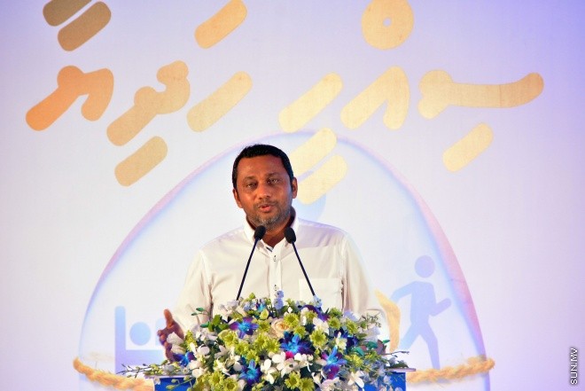 ޖެނުވަރީ 9، 2016: ޕްރޮފެސަރު އުގޭލް ގެ "ސިއްހީ ހަދިޔާ" އިފްތިތާހު ކުރުމައް ބޭއްވި ހަފްލާގެ ތެރެއިން --- ސަން ފޮޓޯ/ ޔޫސުފް ސފްވާން