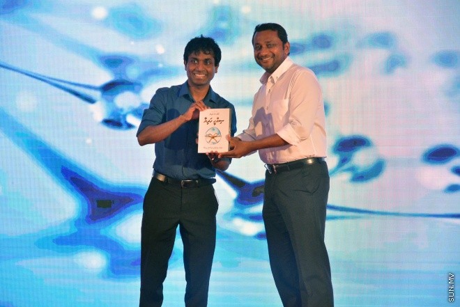 ޖެނުވަރީ 9، 2016: ޕްރޮފެސަރު އުގޭލް ގެ "ސިއްހީ ހަދިޔާ" އިފްތިތާހު ކުރުމައް ބޭއްވި ހަފްލާގެ ތެރެއިން --- ސަން ފޮޓޯ/ ޔޫސުފް ސފްވާން